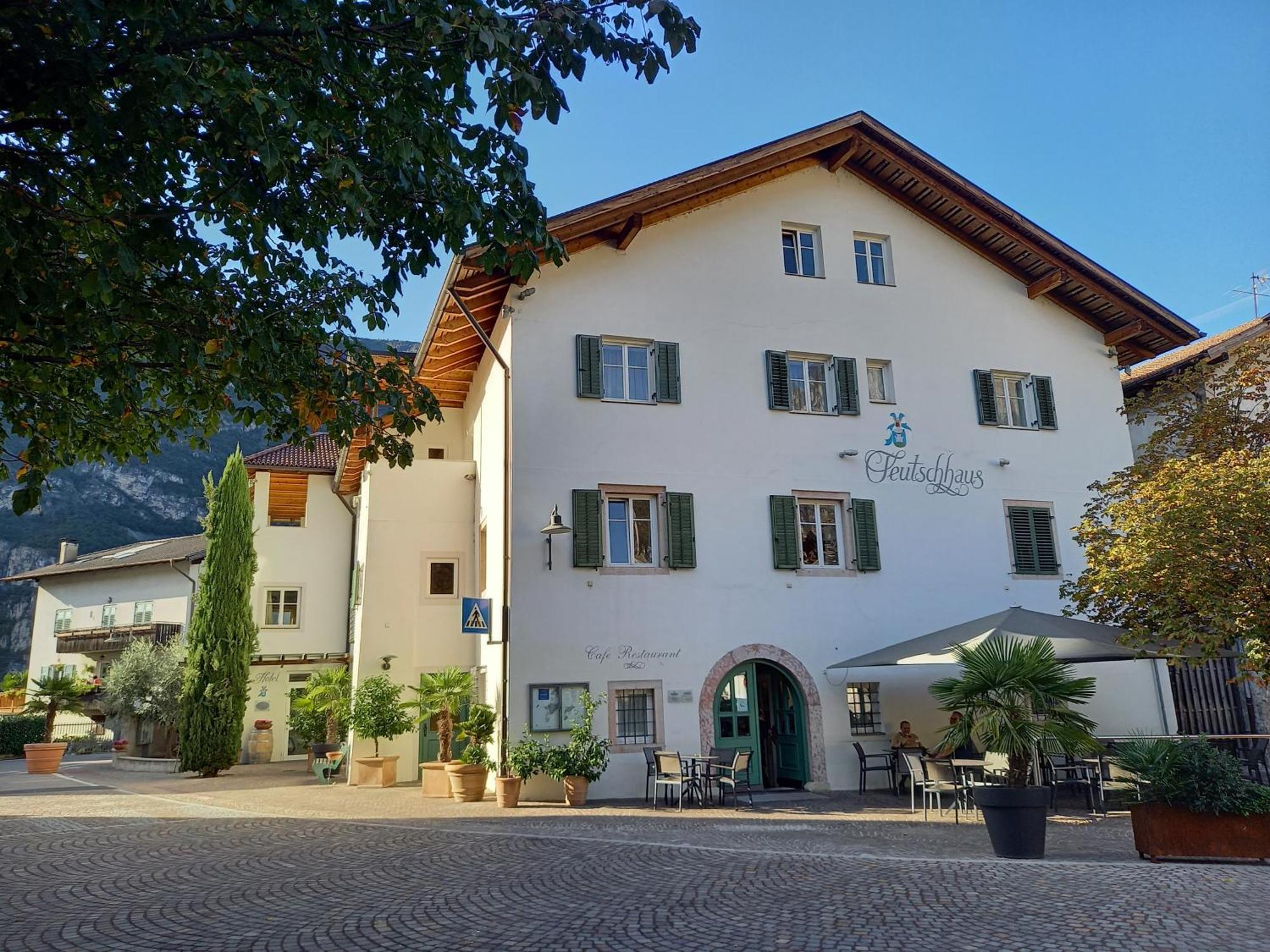 Hotel Teutschhaus Cortina Sulla Strada Del Vino Kültér fotó