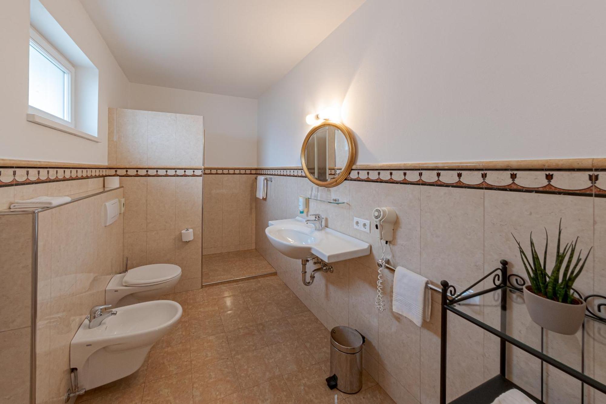 Hotel Teutschhaus Cortina Sulla Strada Del Vino Szoba fotó