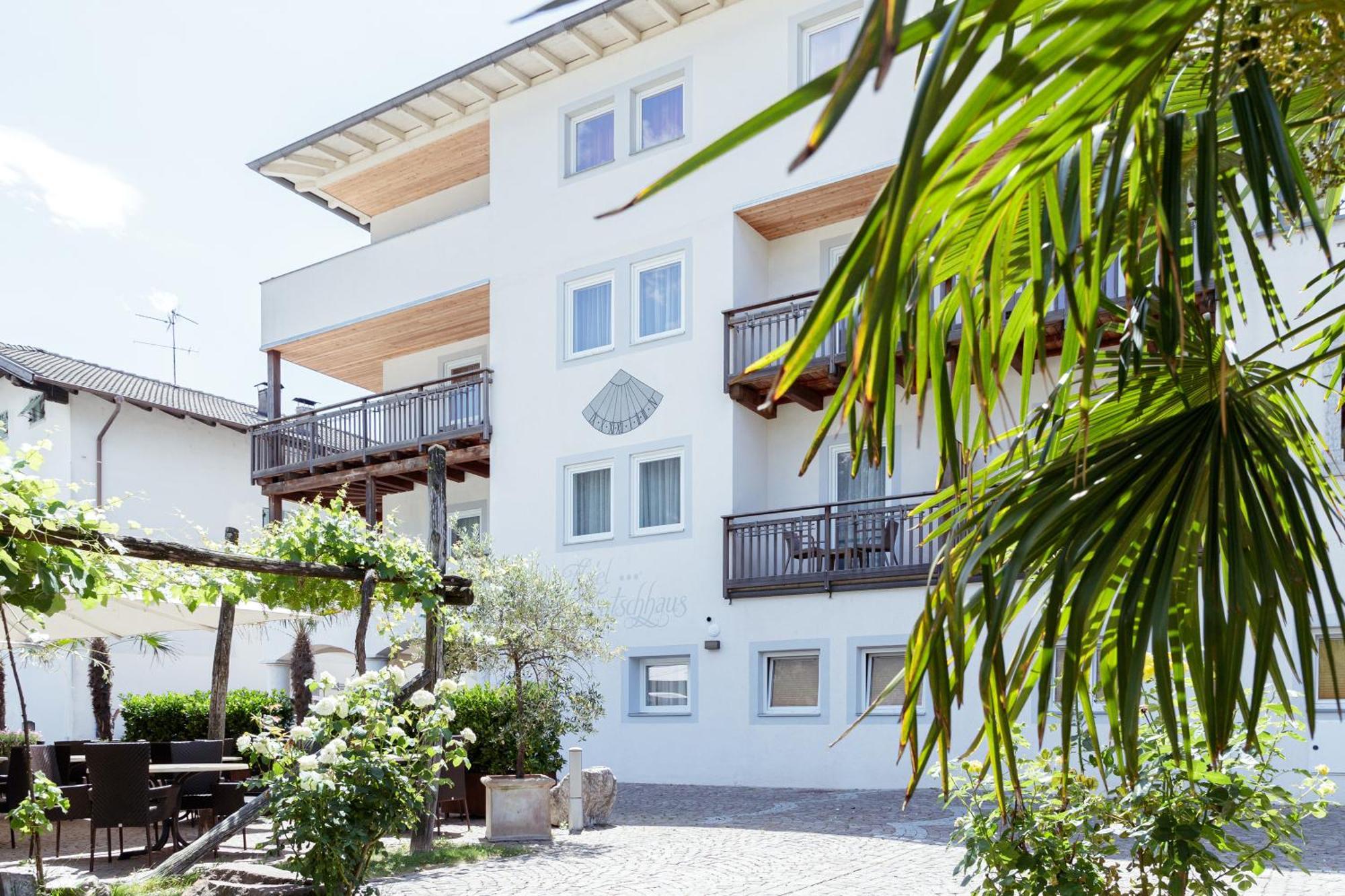 Hotel Teutschhaus Cortina Sulla Strada Del Vino Kültér fotó