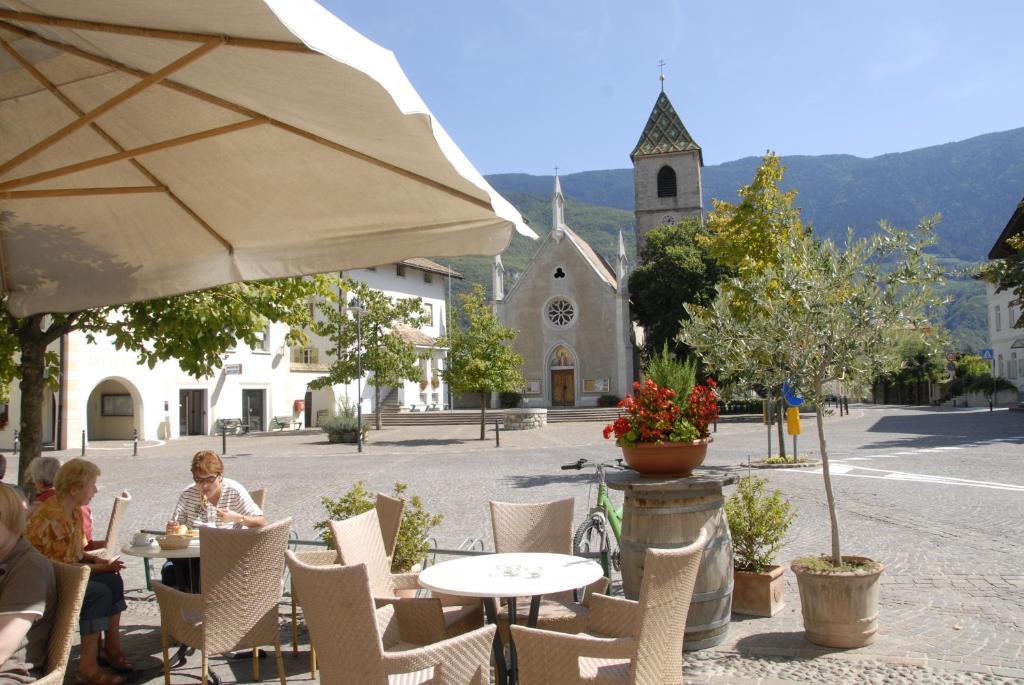 Hotel Teutschhaus Cortina Sulla Strada Del Vino Kültér fotó