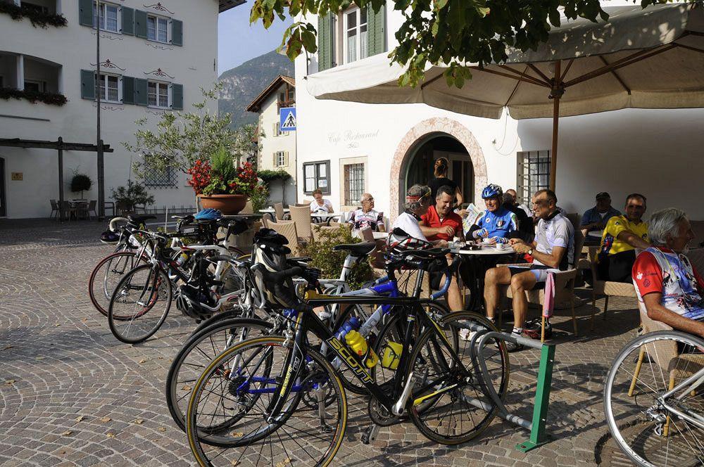 Hotel Teutschhaus Cortina Sulla Strada Del Vino Kültér fotó