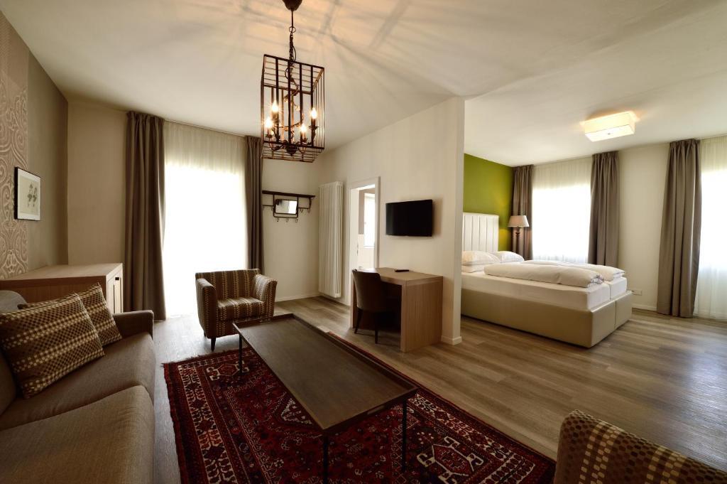 Hotel Teutschhaus Cortina Sulla Strada Del Vino Kültér fotó