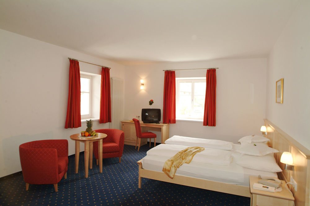 Hotel Teutschhaus Cortina Sulla Strada Del Vino Kültér fotó